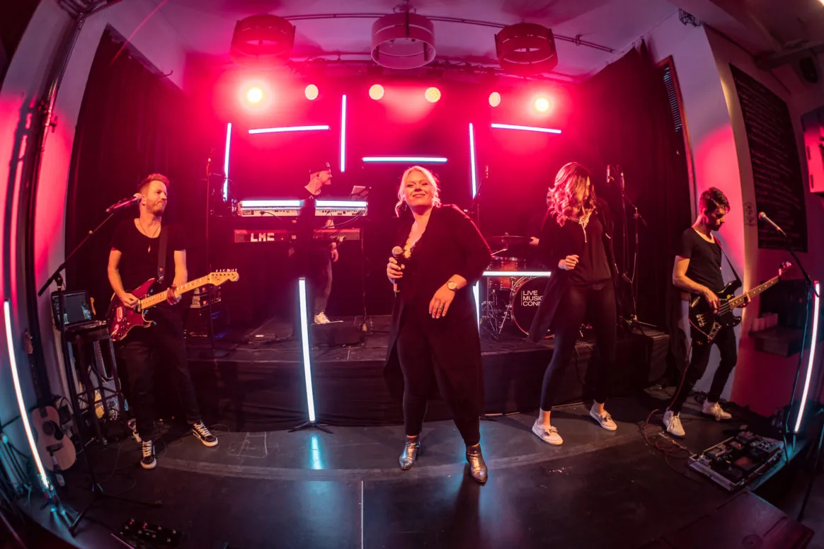 Hochzeitsband live Musik-Connection bei einer Hochzeitsfeier.